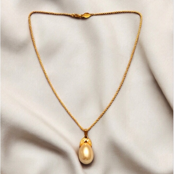 Vintage Signed Napier Gold Toned Chain Pearl Teardrop Rhinestone Necklace - Picture 2 of 3